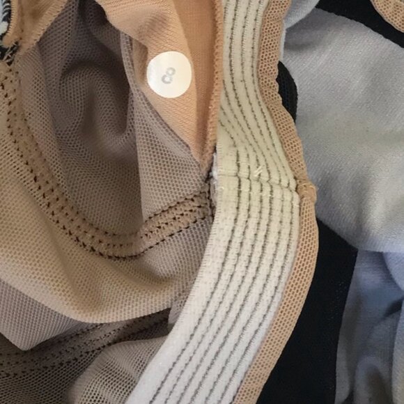 Lululemon Deep V Tank Top Stretch Floral Stripes Wide Bock lStraps Pocket Bra 8 - Picture 8 of 8